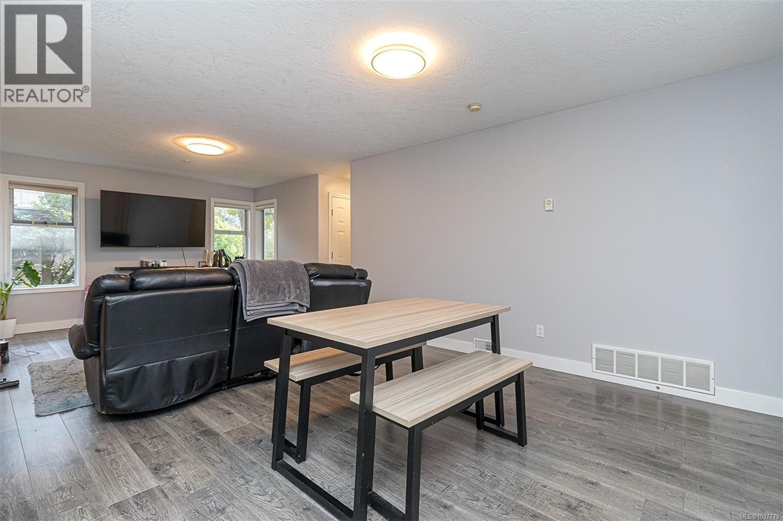  1062 Valewood Trail, Saanich