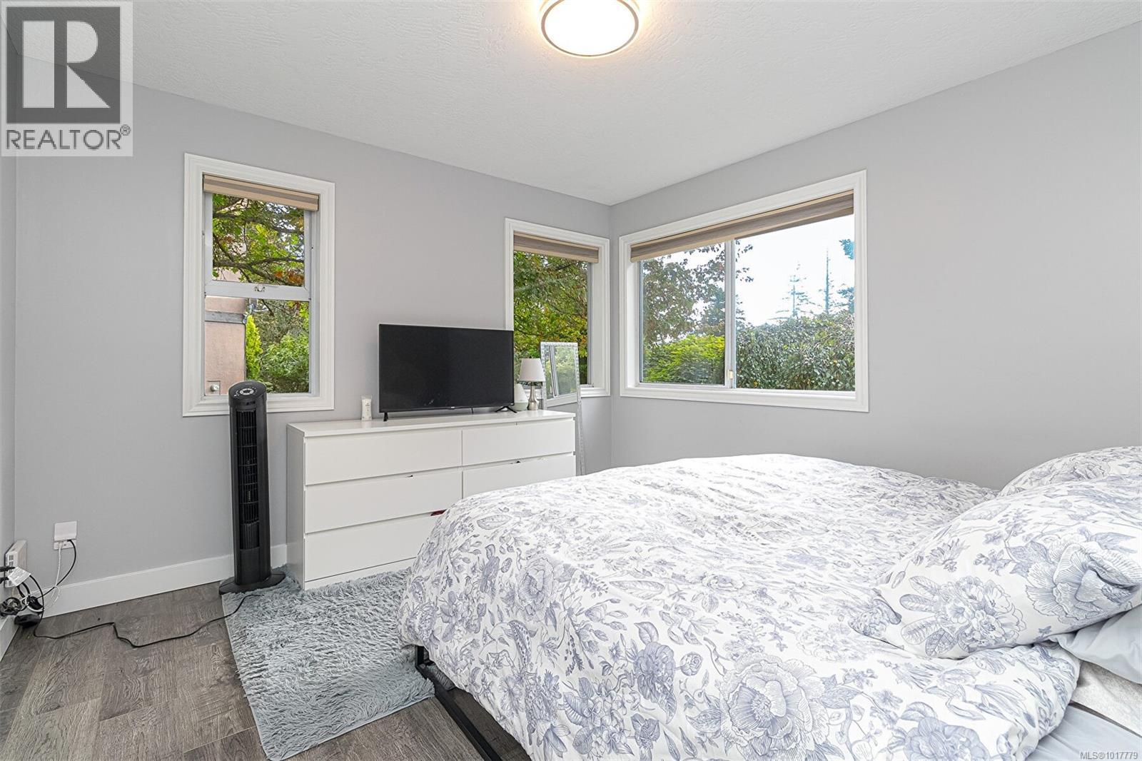  1062 Valewood Trail, Saanich