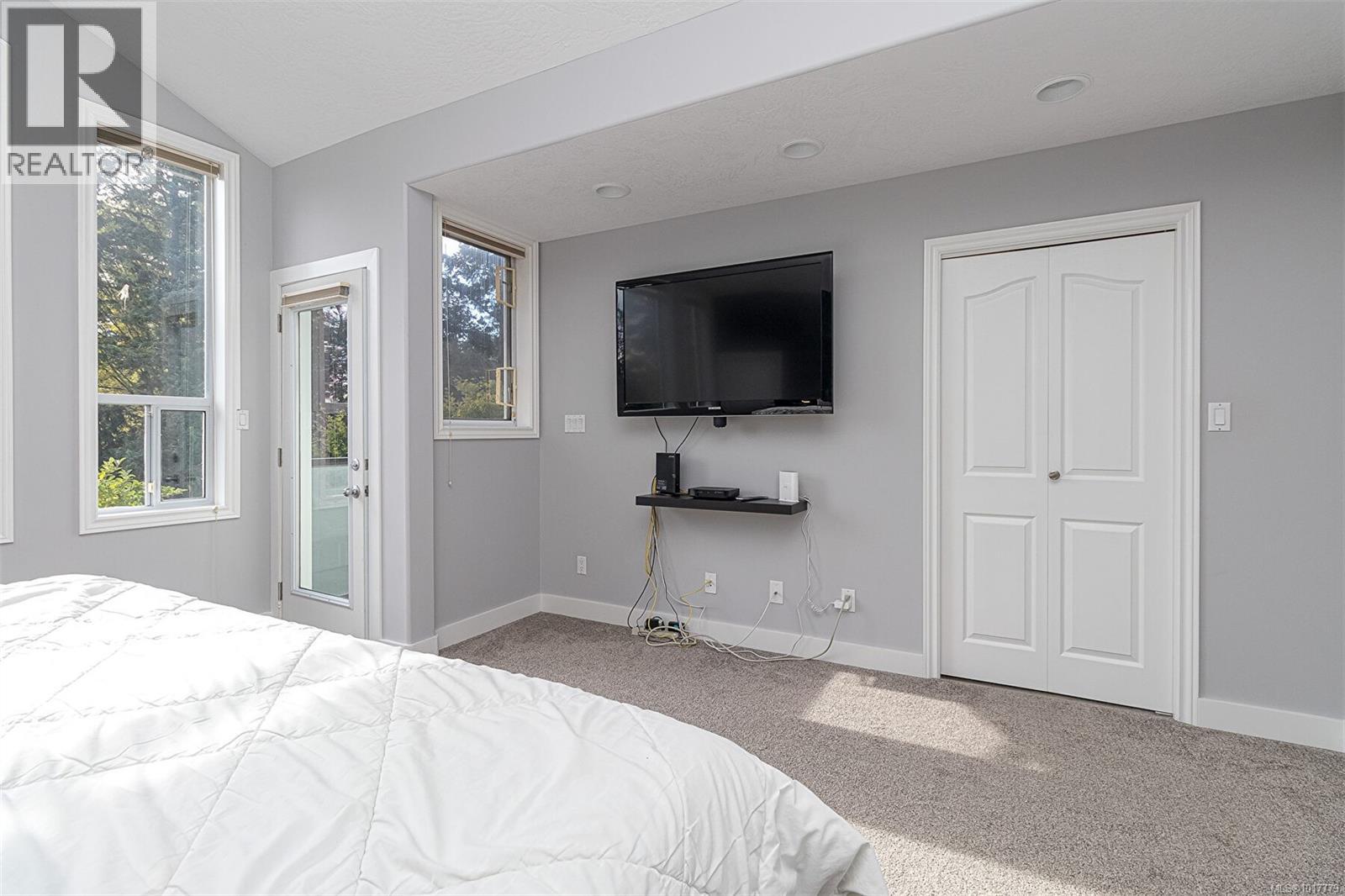  1062 Valewood Trail, Saanich