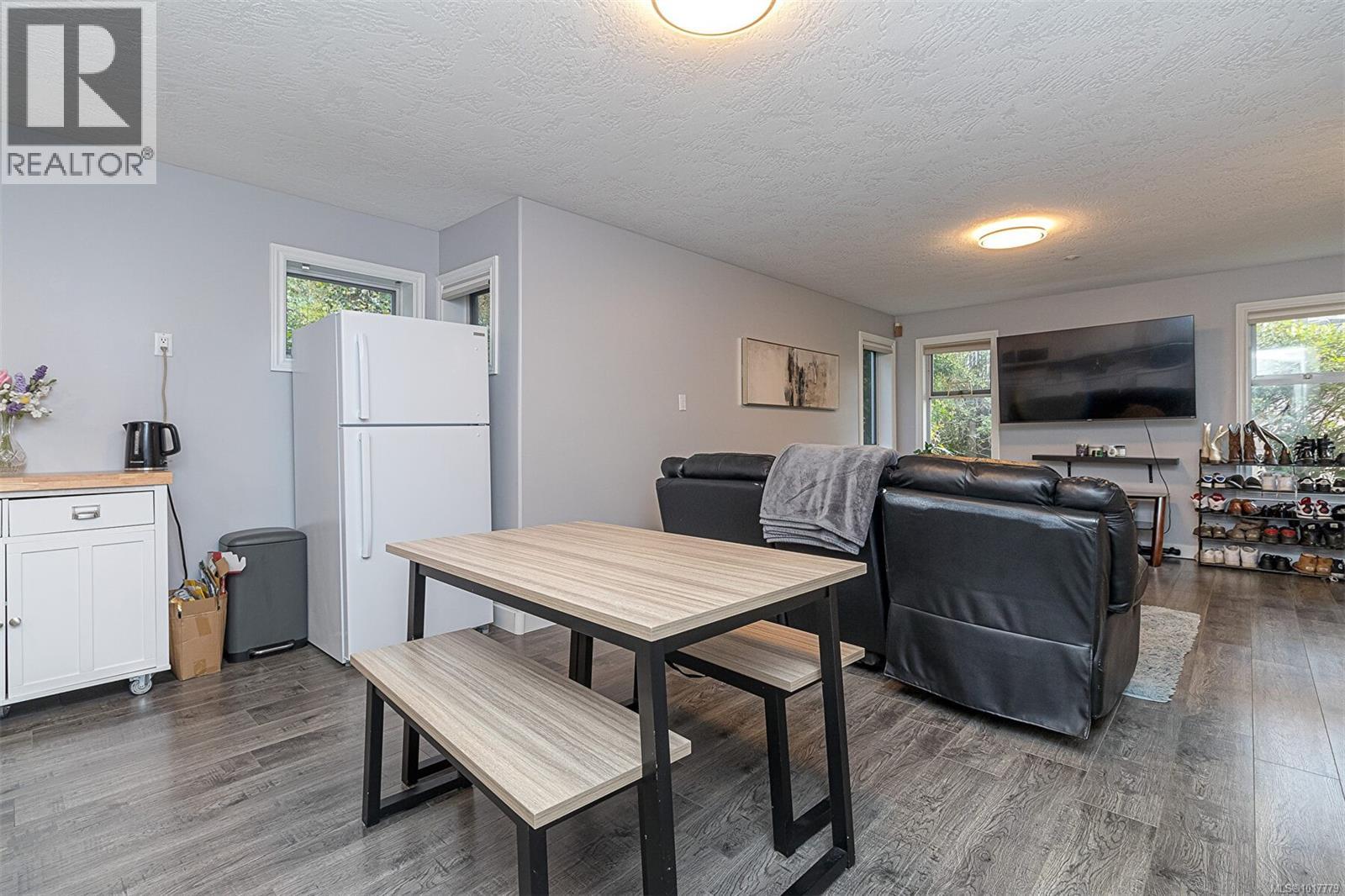  1062 Valewood Trail, Saanich