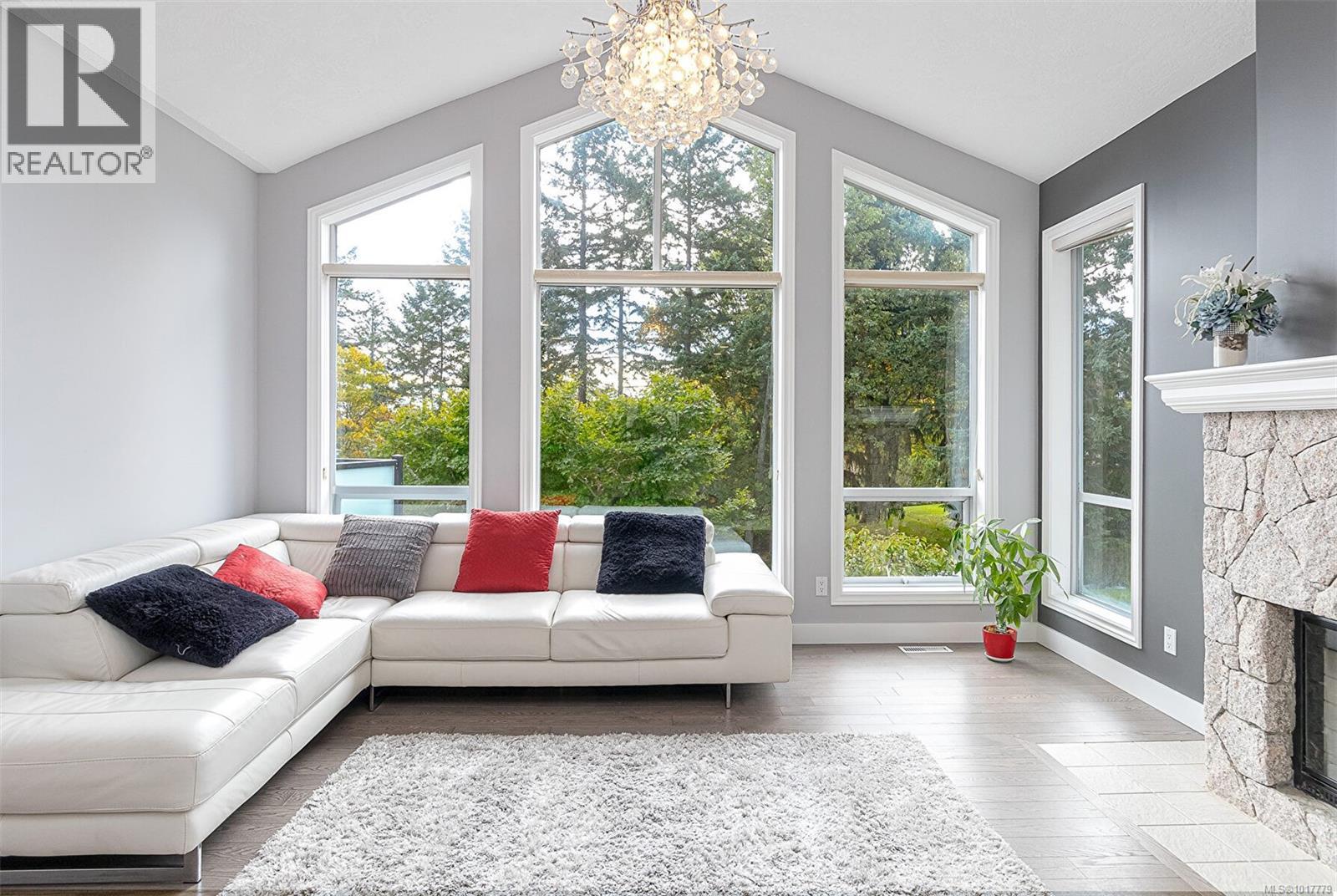  1062 Valewood Trail, Saanich