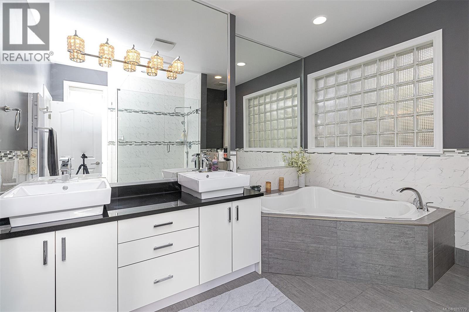  1062 Valewood Trail, Saanich