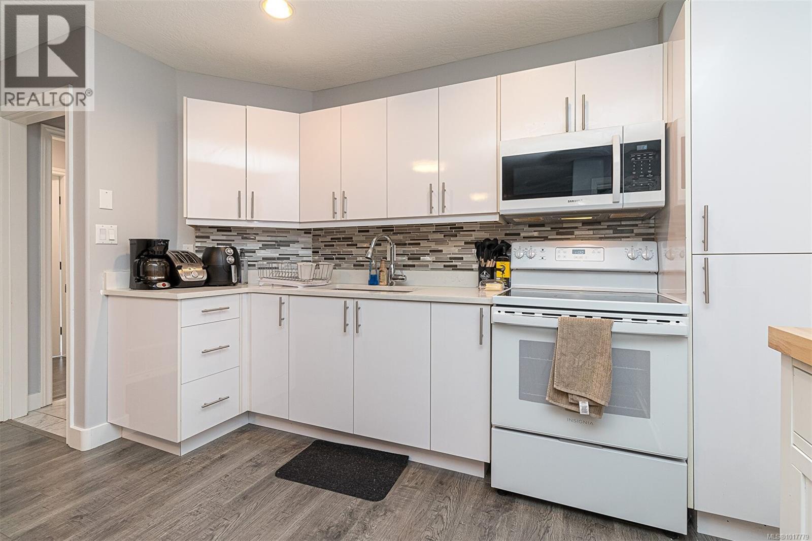  1062 Valewood Trail, Saanich