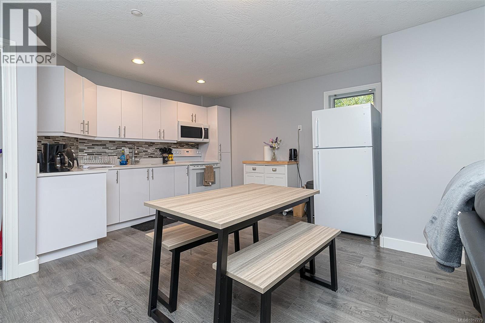  1062 Valewood Trail, Saanich