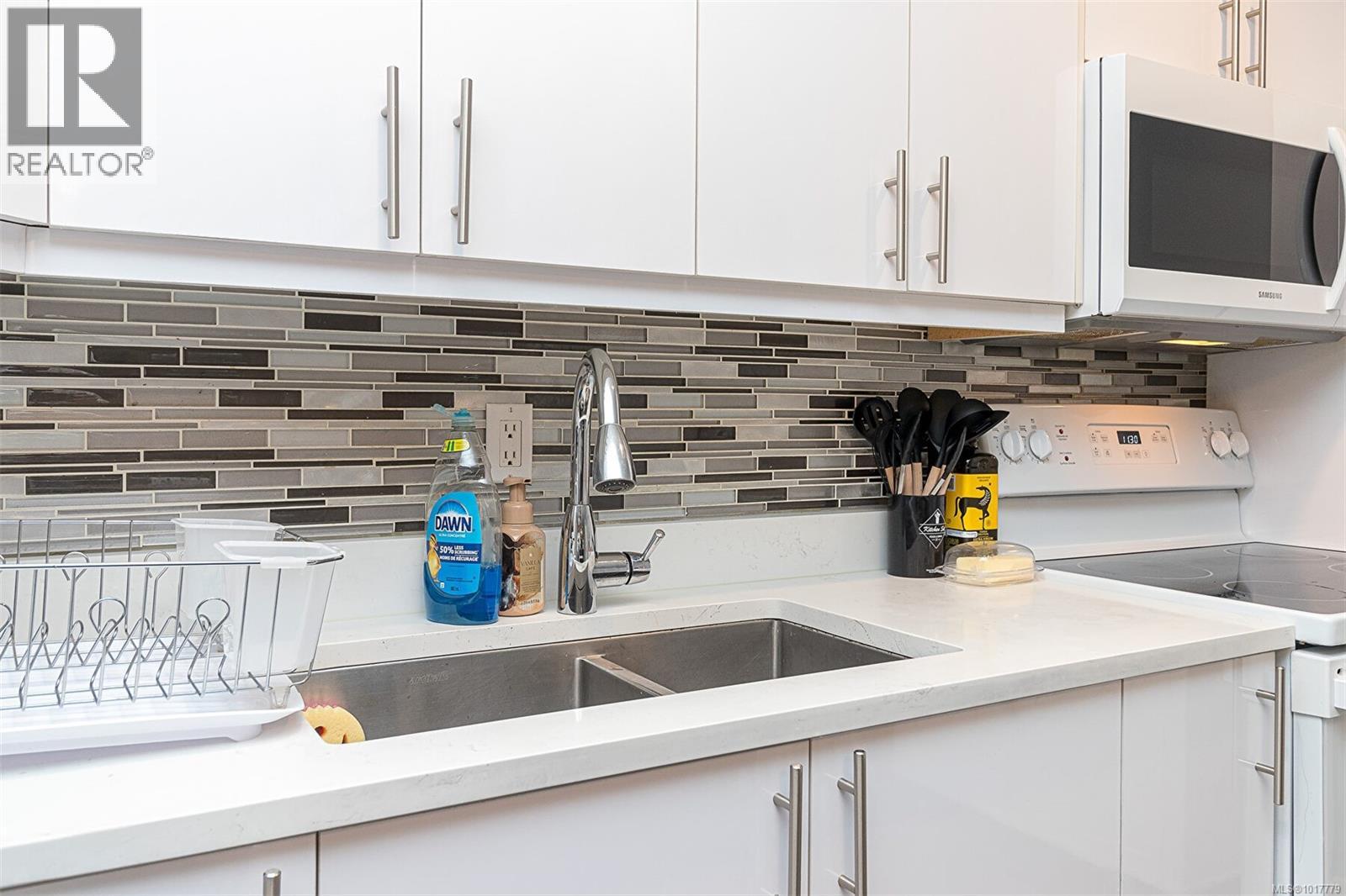  1062 Valewood Trail, Saanich