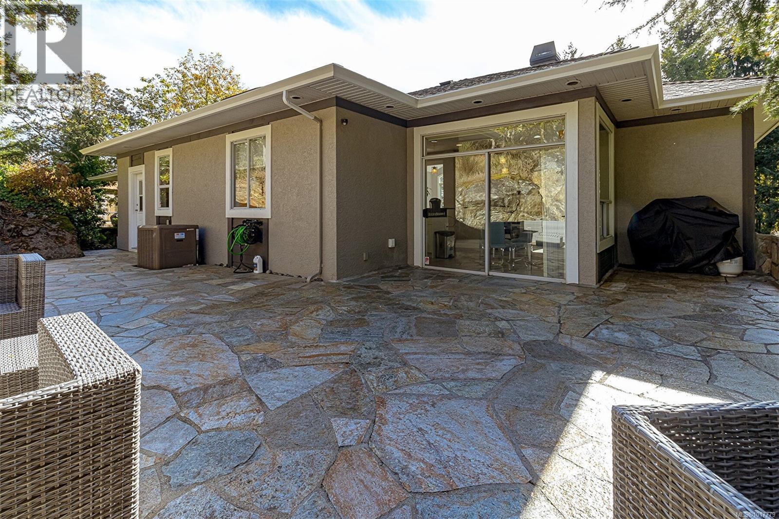  1062 Valewood Trail, Saanich