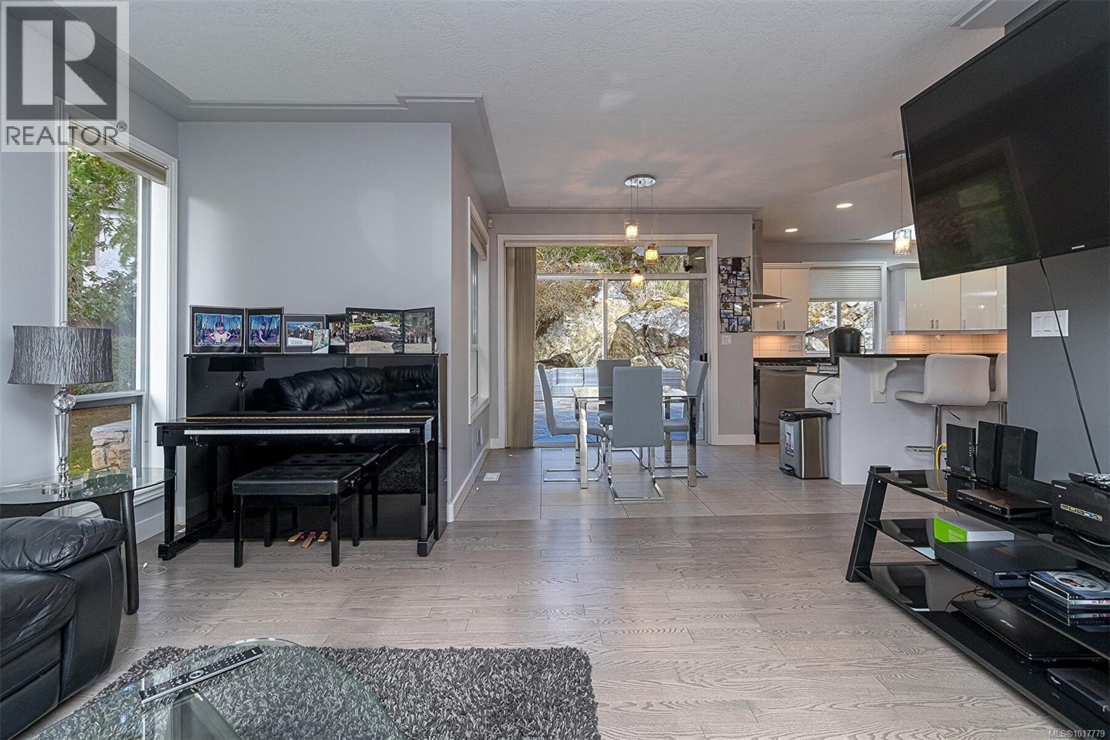  1062 Valewood Trail, Saanich