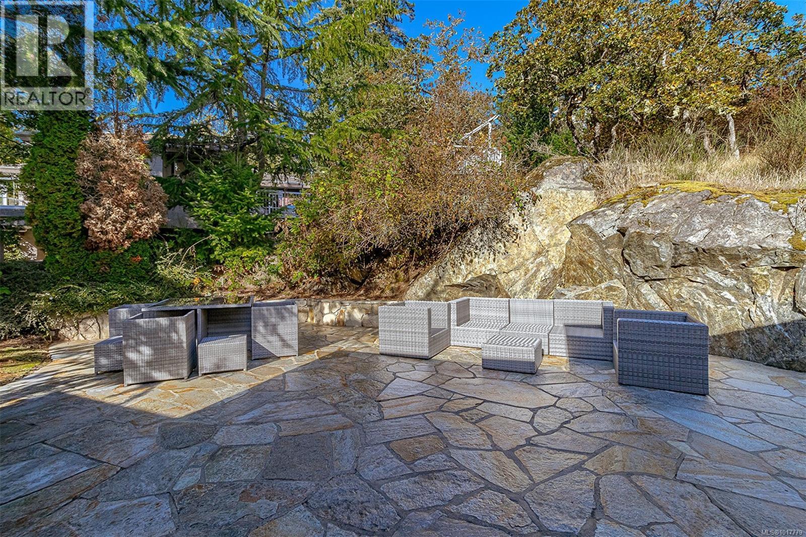  1062 Valewood Trail, Saanich