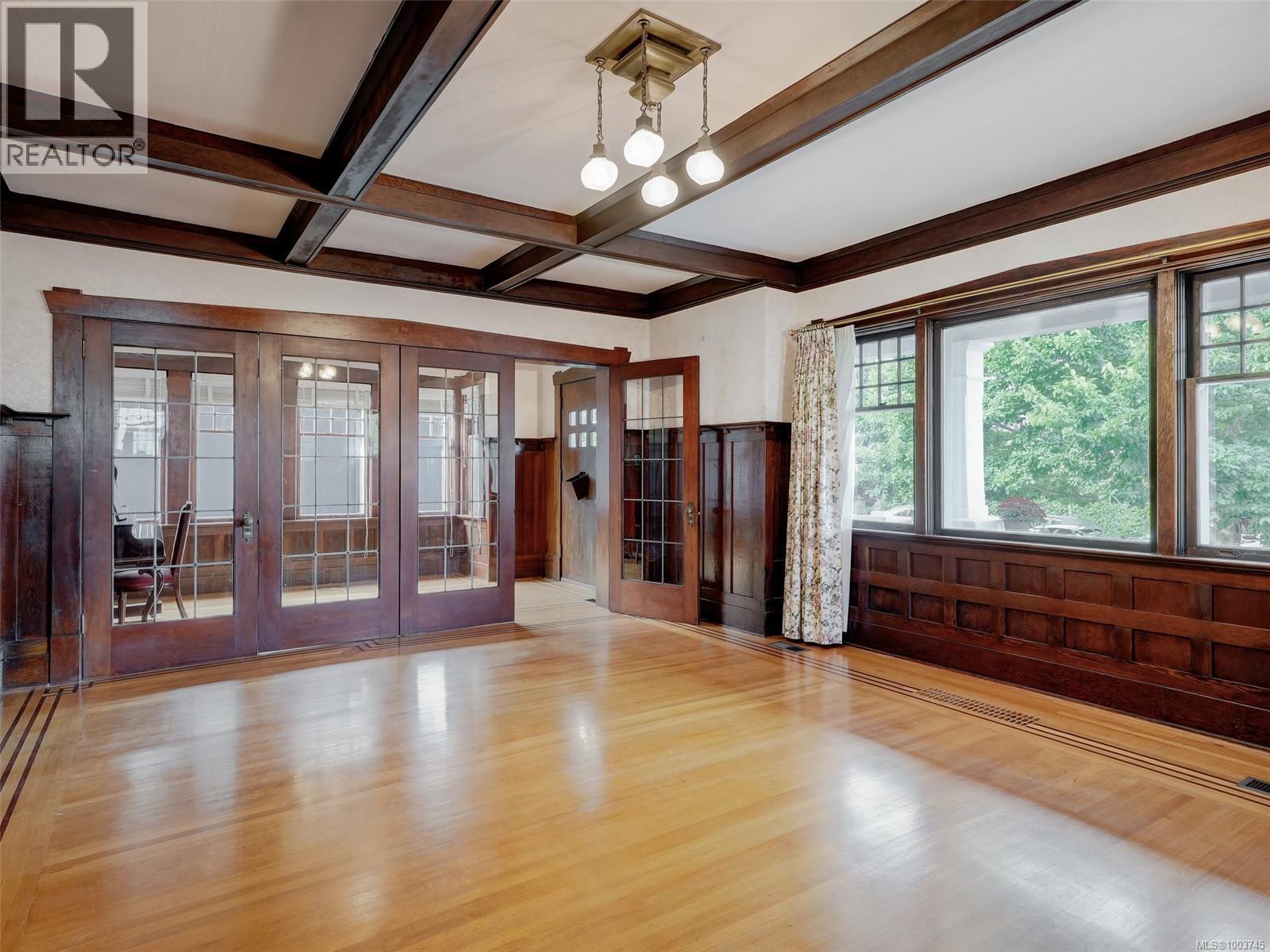  273 Linden Avenue, Victoria