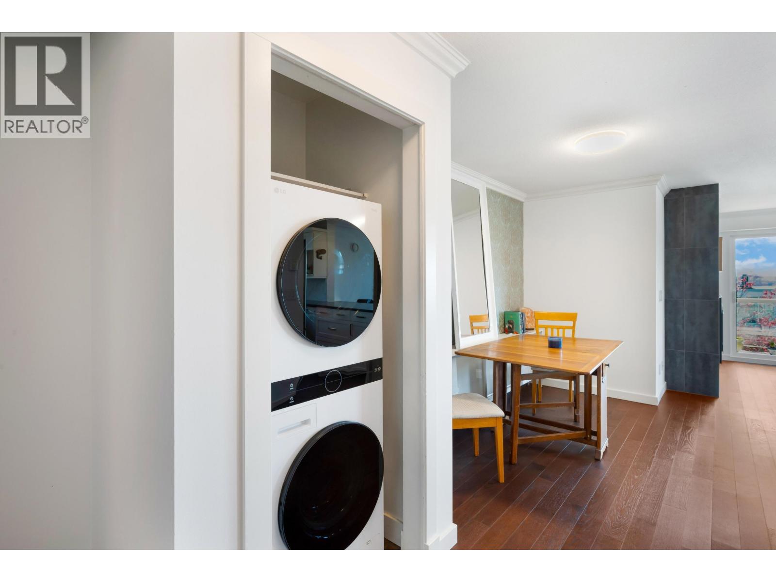 213 365 E 1ST STREET, North Vancouver