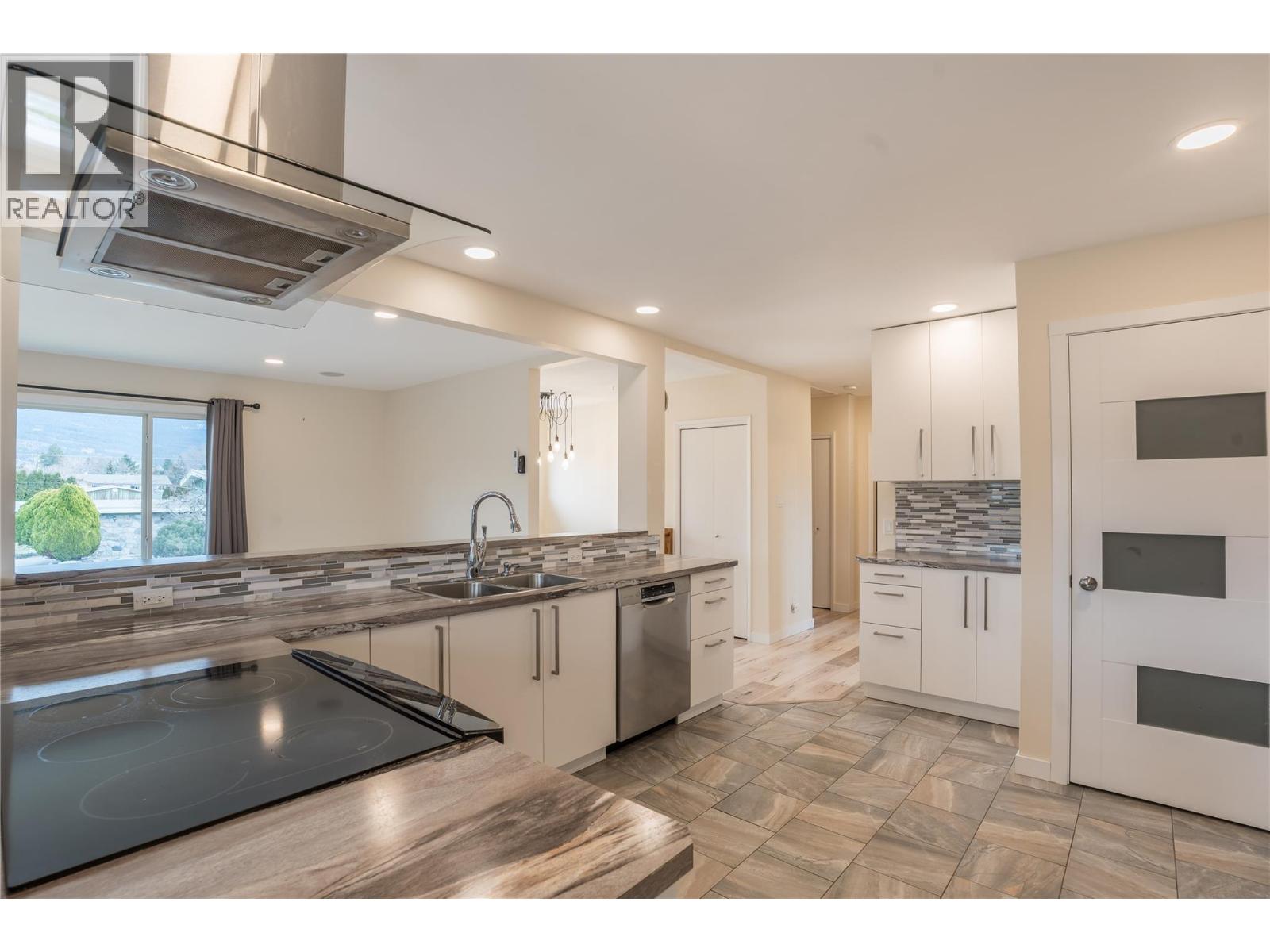  5010 CROIL Avenue, Summerland