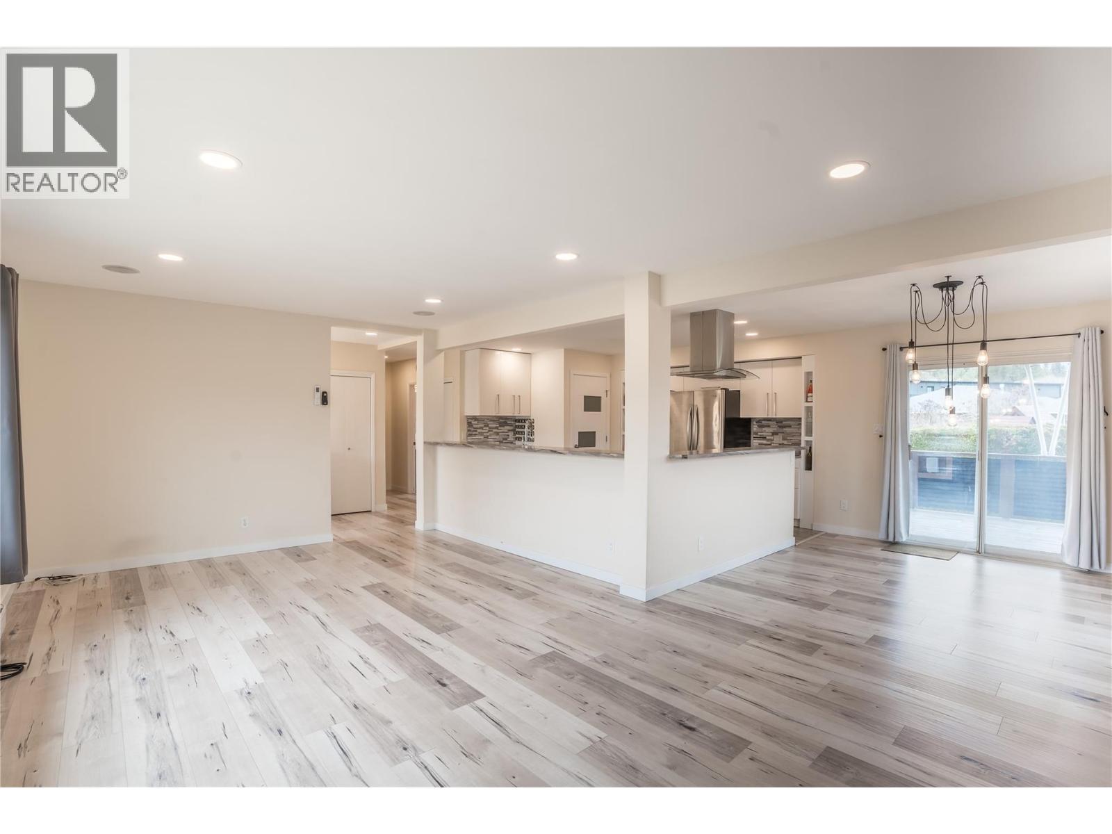  5010 CROIL Avenue, Summerland
