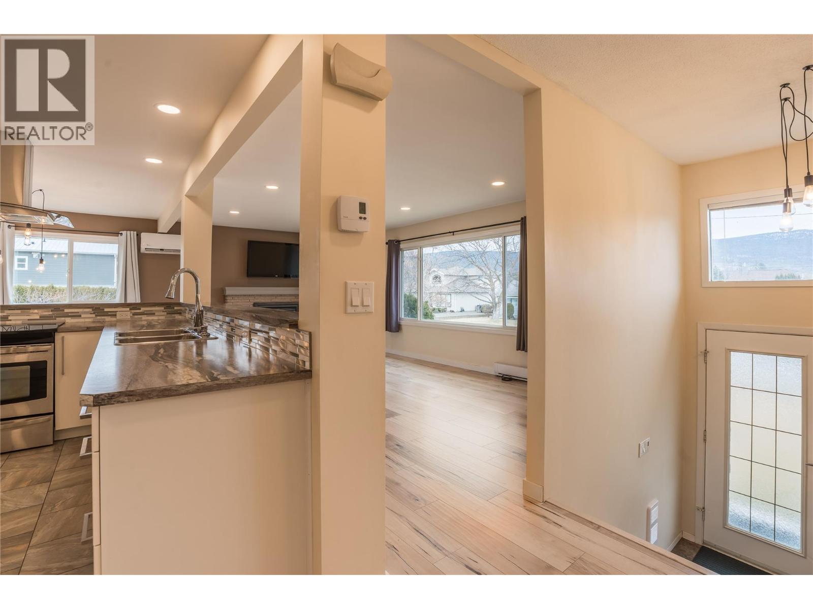  5010 CROIL Avenue, Summerland