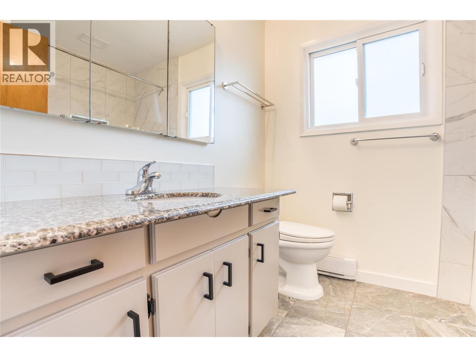  5010 CROIL Avenue, Summerland