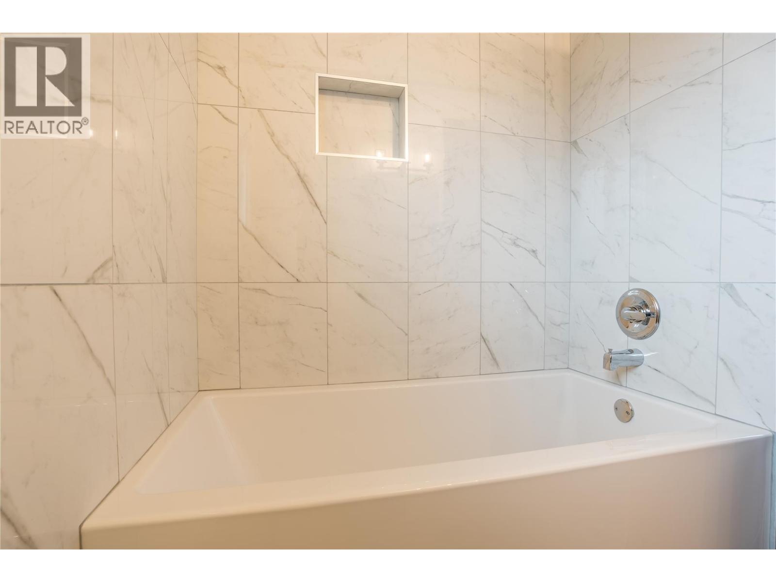  5010 CROIL Avenue, Summerland