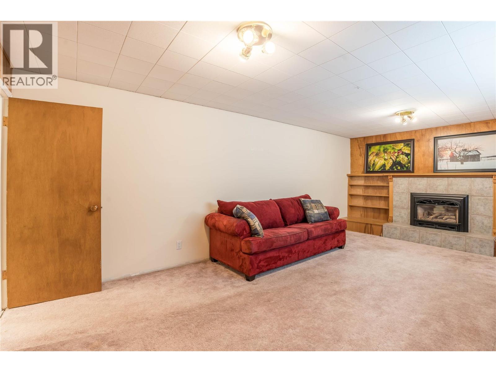  5010 CROIL Avenue, Summerland