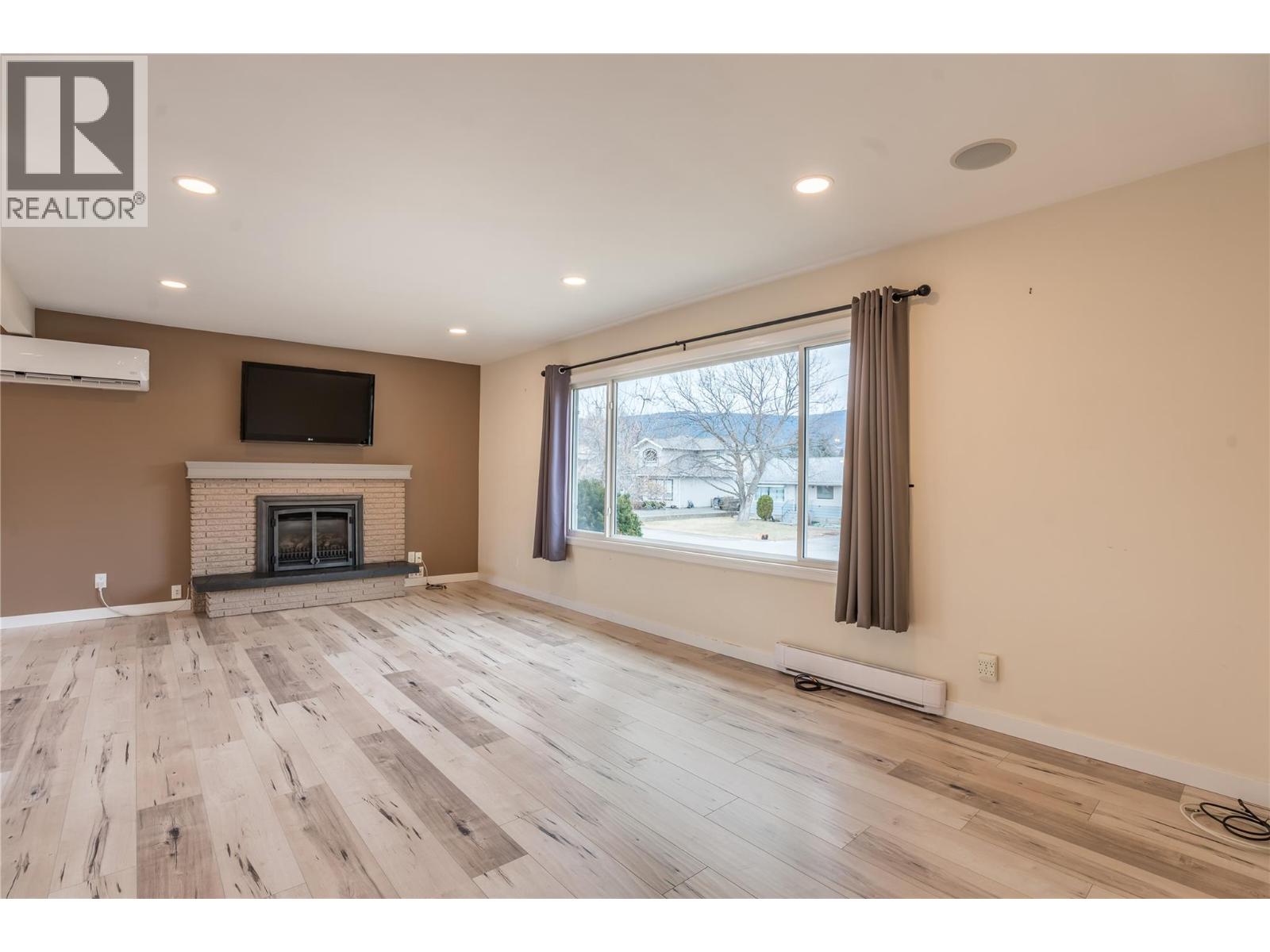  5010 CROIL Avenue, Summerland