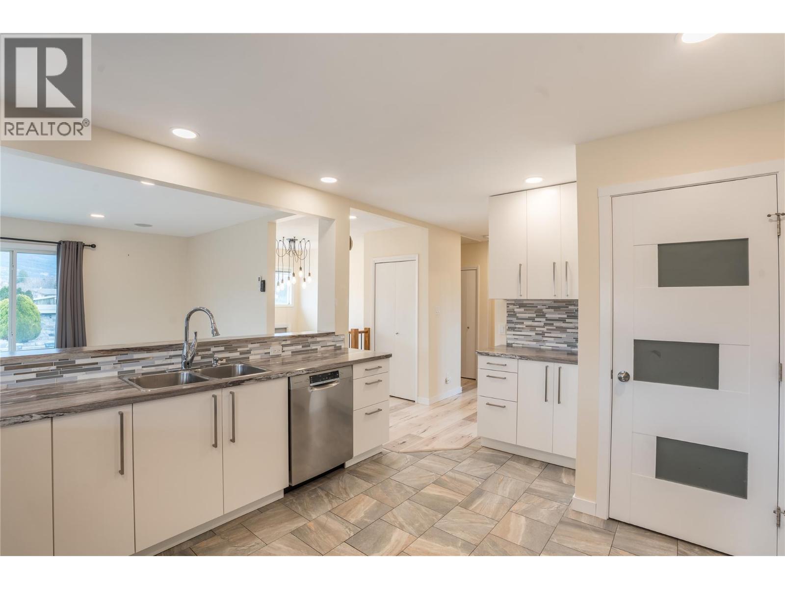  5010 CROIL Avenue, Summerland