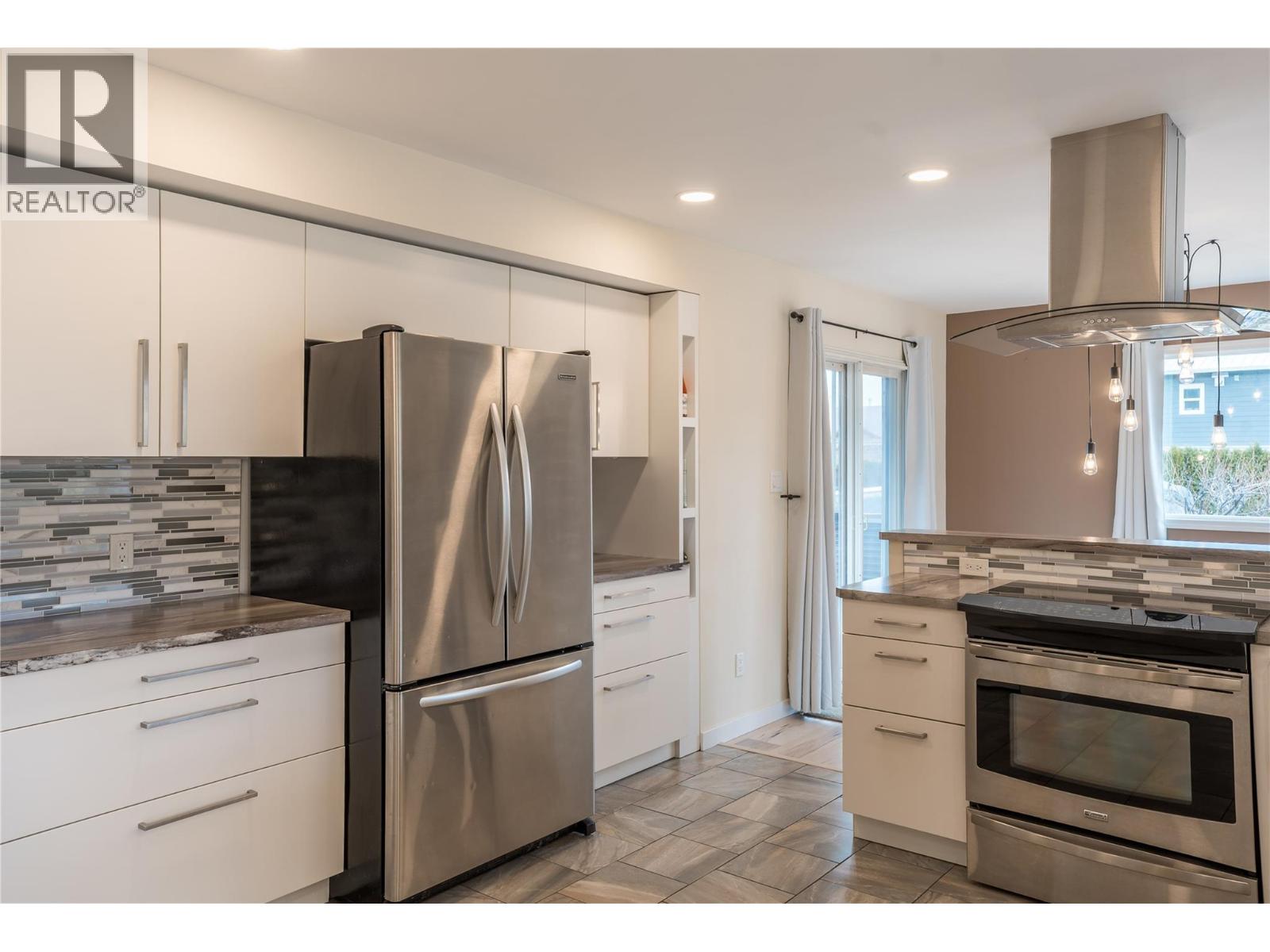  5010 CROIL Avenue, Summerland