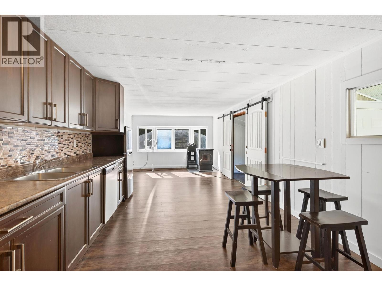 888 BARRIERE LAKES ROAD - 10