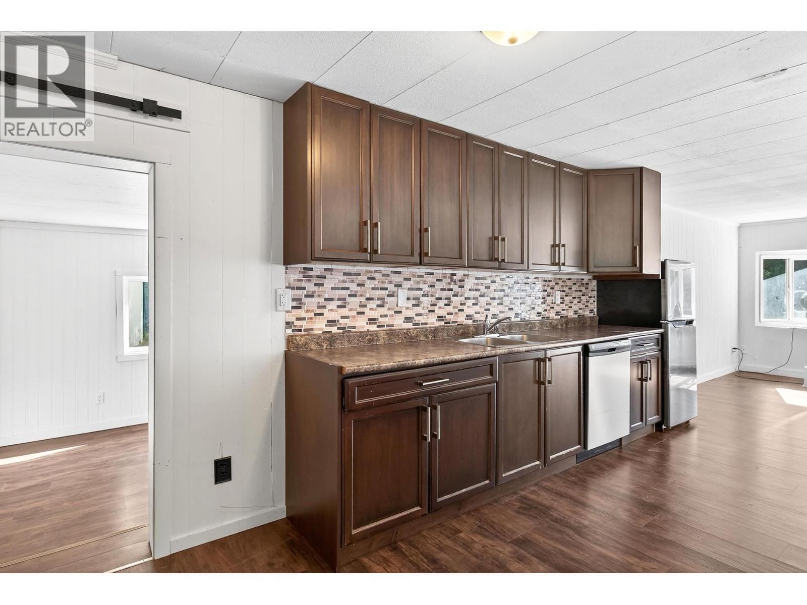 888 BARRIERE LAKES ROAD - 11