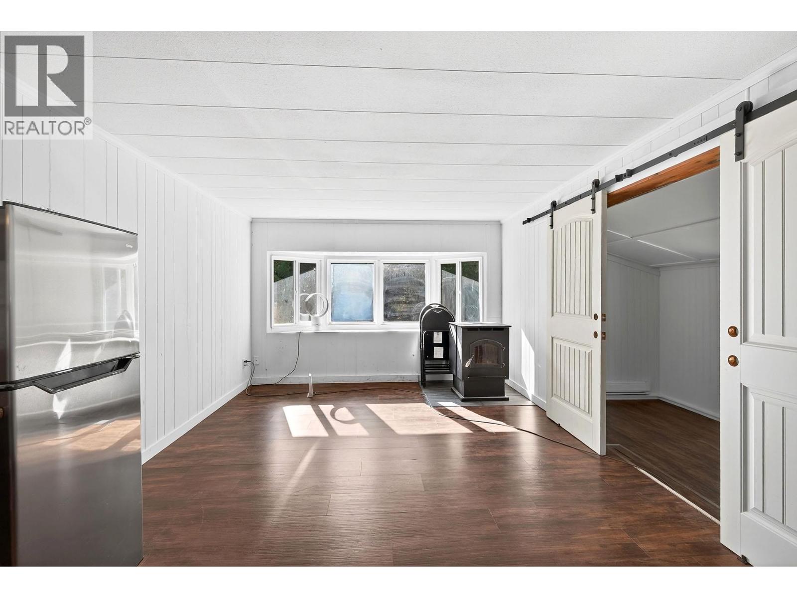 888 BARRIERE LAKES ROAD - 13