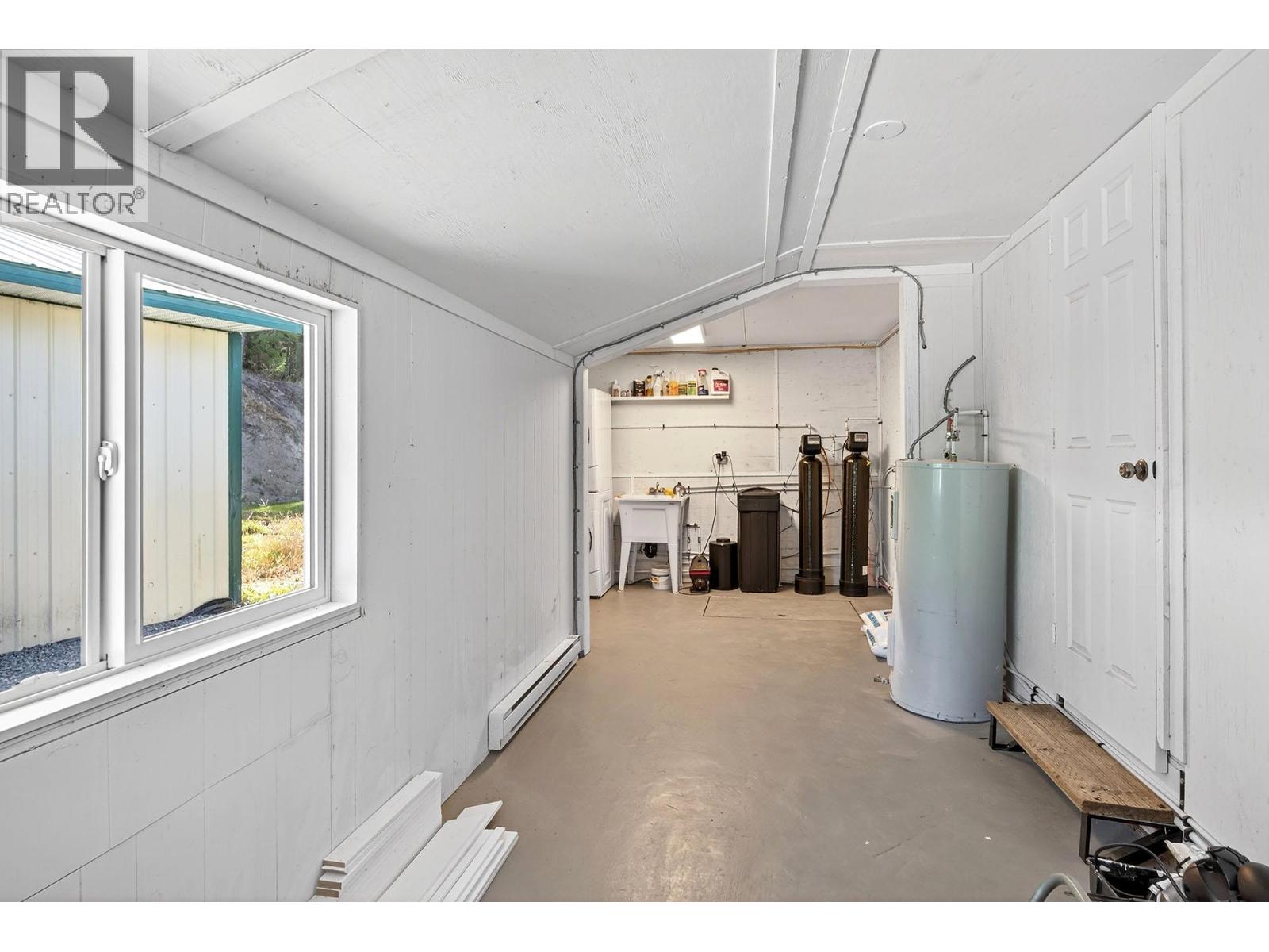 888 BARRIERE LAKES ROAD - 28