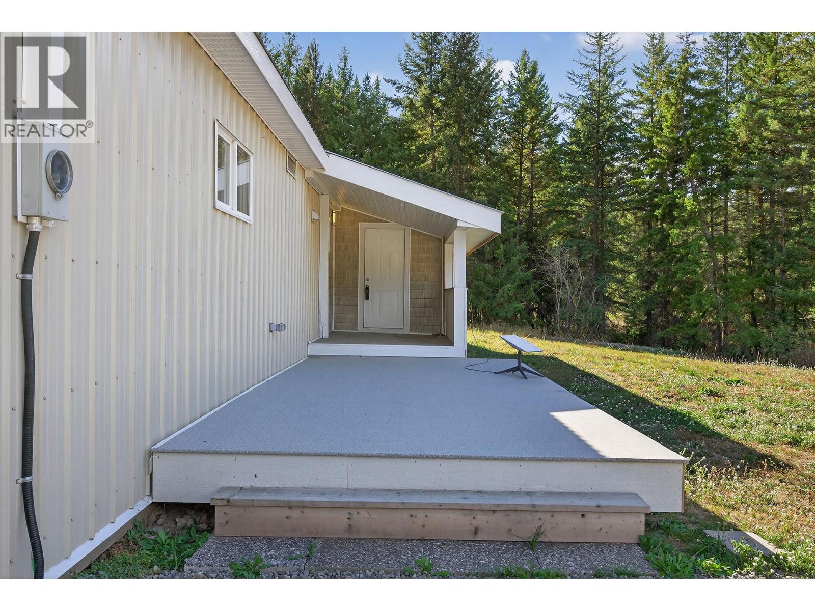 888 BARRIERE LAKES ROAD - 32