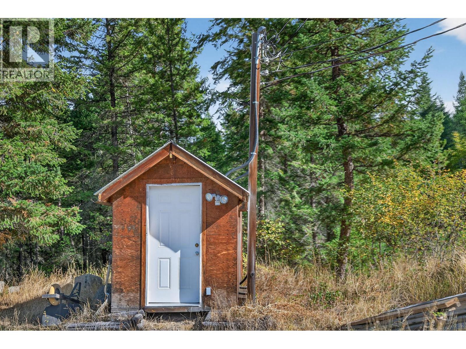 888 BARRIERE LAKES ROAD - 34