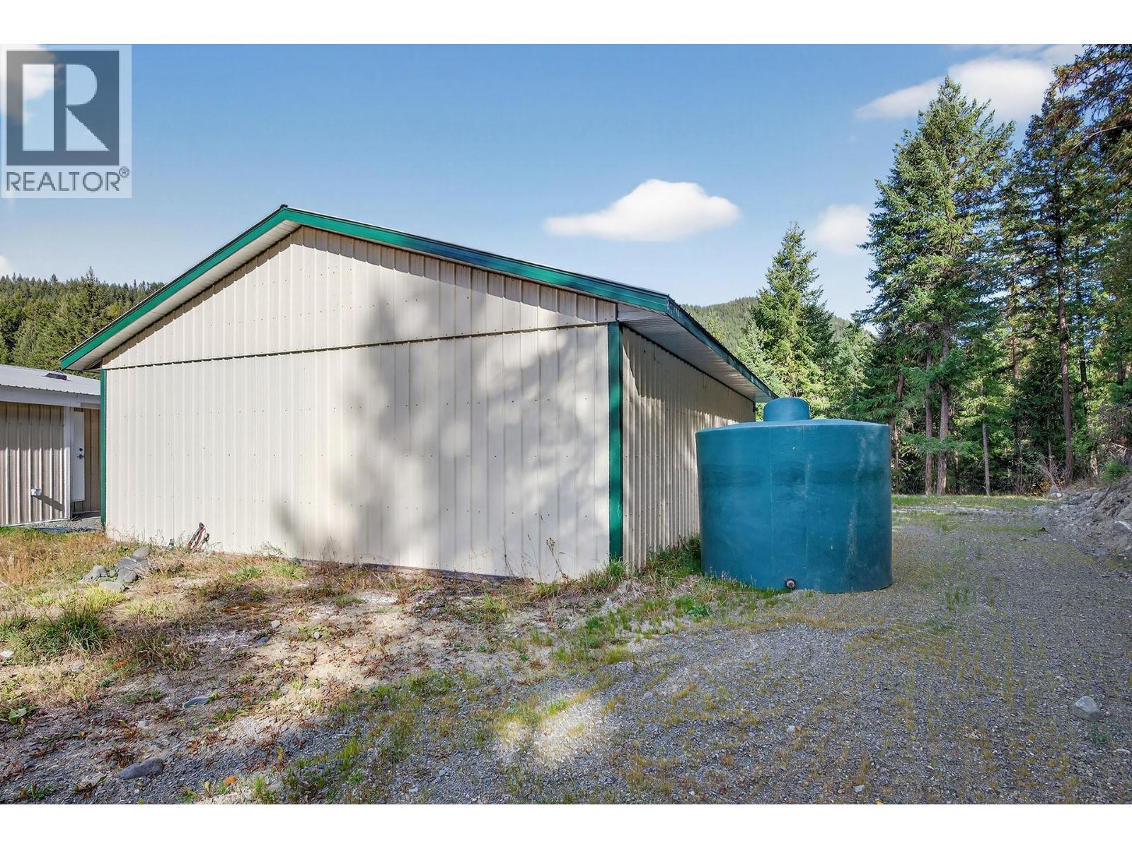 888 BARRIERE LAKES ROAD - 36