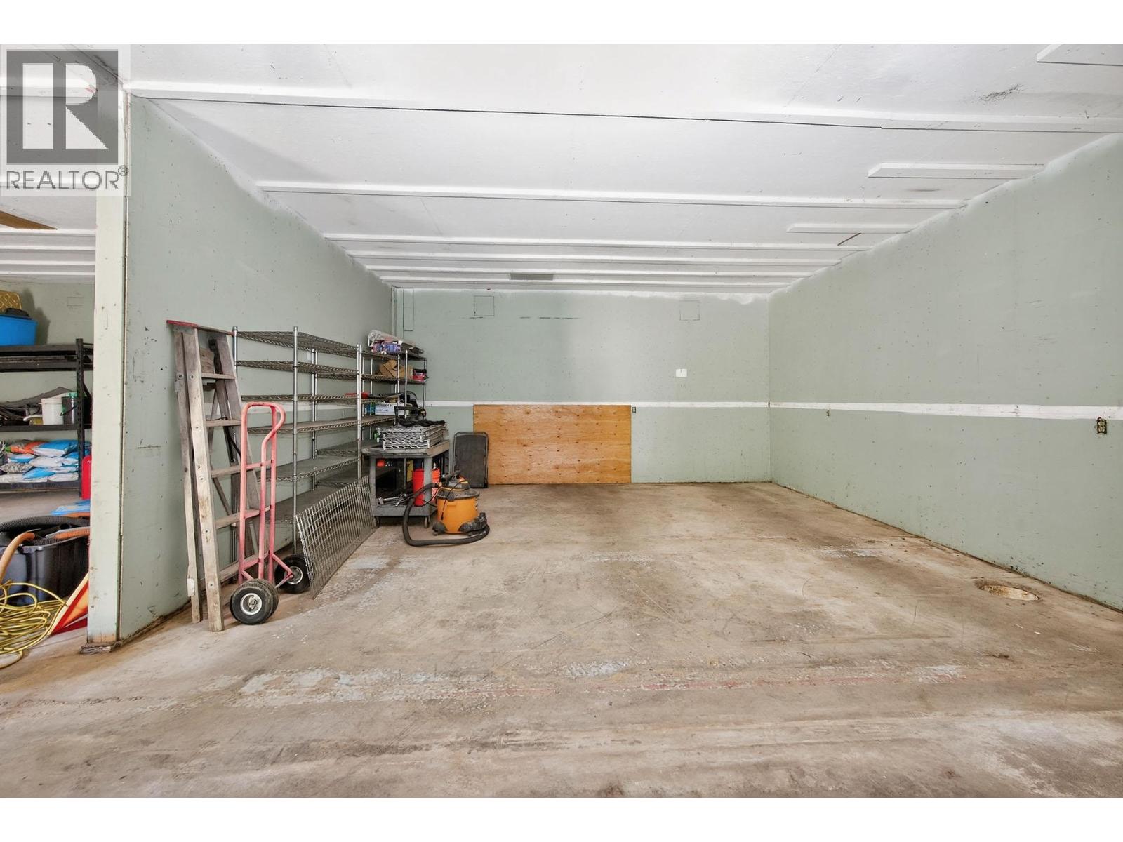 888 BARRIERE LAKES ROAD - 38