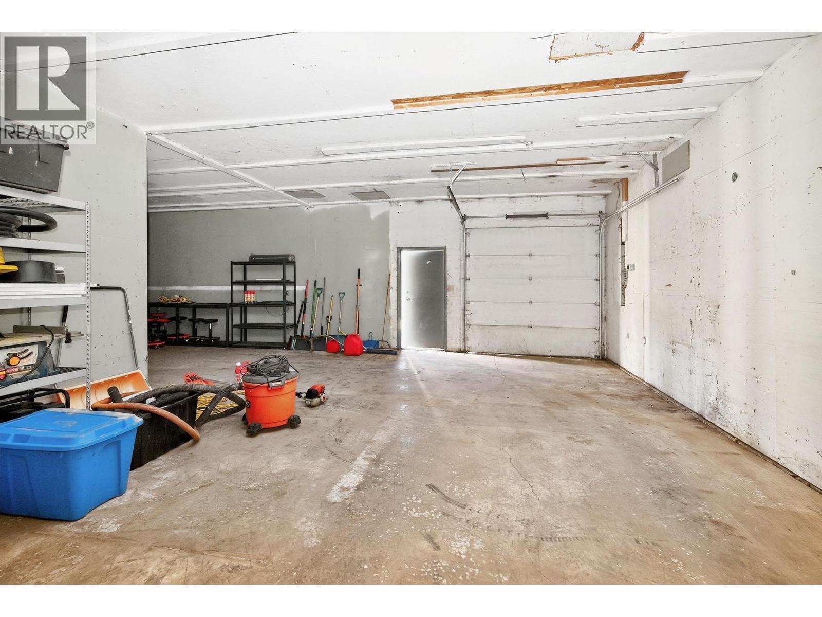 888 BARRIERE LAKES ROAD - 40