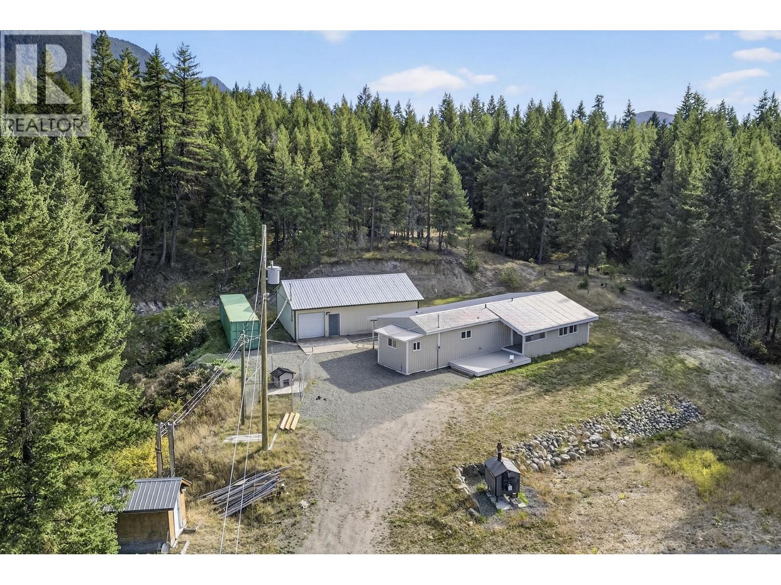 888 BARRIERE LAKES ROAD - 46