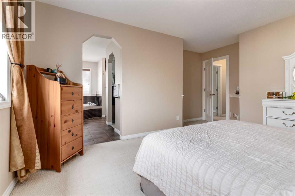 Single Family House for Sale in  Everglen Crescent SW Evergreen Calgary 