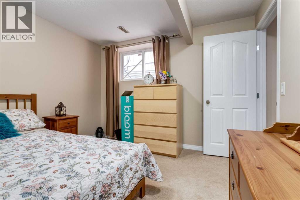 Single Family House for Sale in  Everglen Crescent SW Evergreen Calgary 