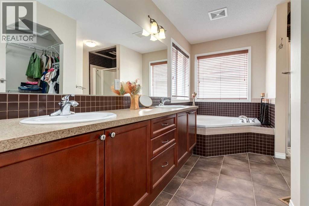 Single Family House for Sale in  Everglen Crescent SW Evergreen Calgary 