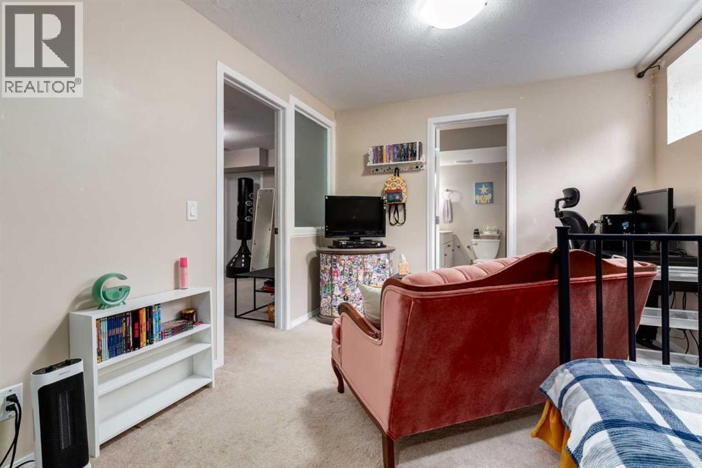 Single Family House for Sale in  Everglen Crescent SW Evergreen Calgary 