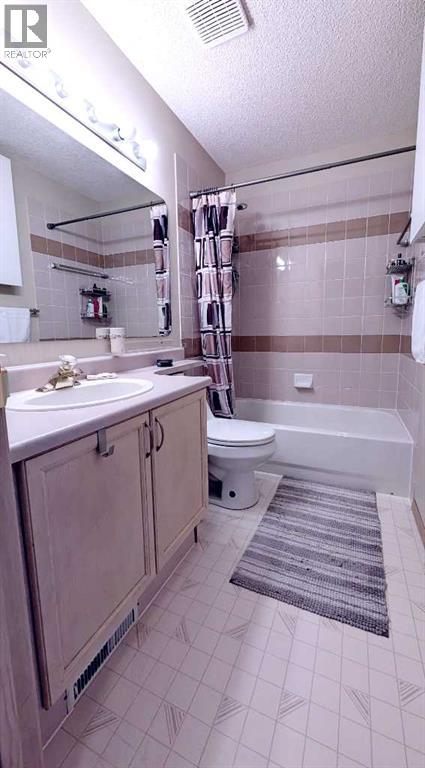 Single Family House for Sale in  Shawbrooke Court SW Shawnessy Calgary 