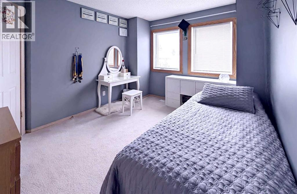 Single Family House for Sale in  Shawbrooke Court SW Shawnessy Calgary 