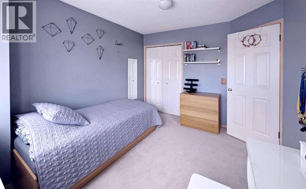 Single Family House for Sale in  Shawbrooke Court SW Shawnessy Calgary 