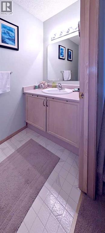 Single Family House for Sale in  Shawbrooke Court SW Shawnessy Calgary 