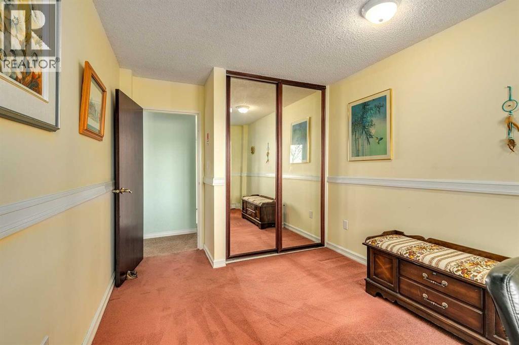 Single Family House for Sale in    Avenue SW Haysboro Calgary 