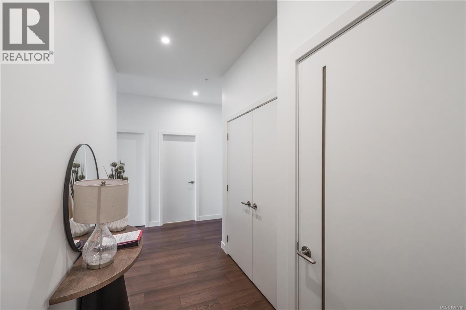 307 9570 Fifth Street, Sidney