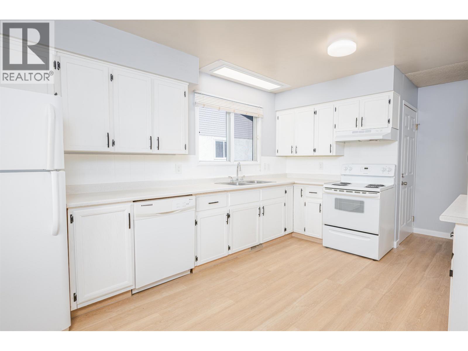 7816 LOYOLA DRIVE, Prince George