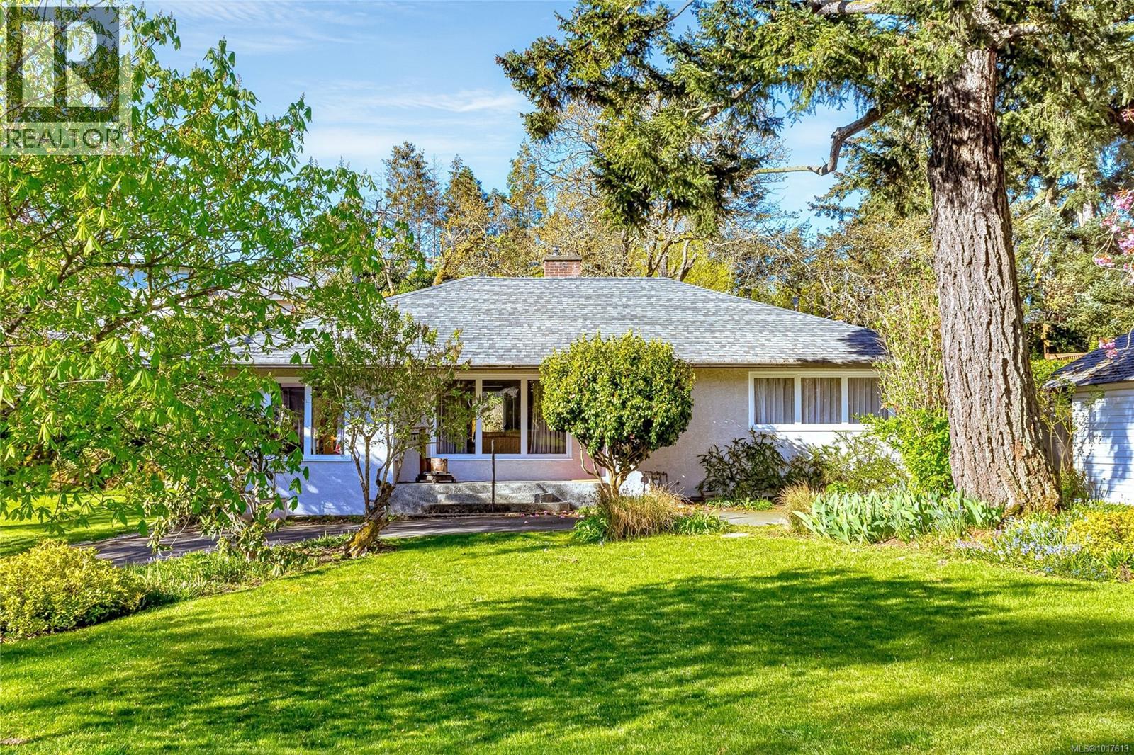  886 Cunningham Road, Esquimalt