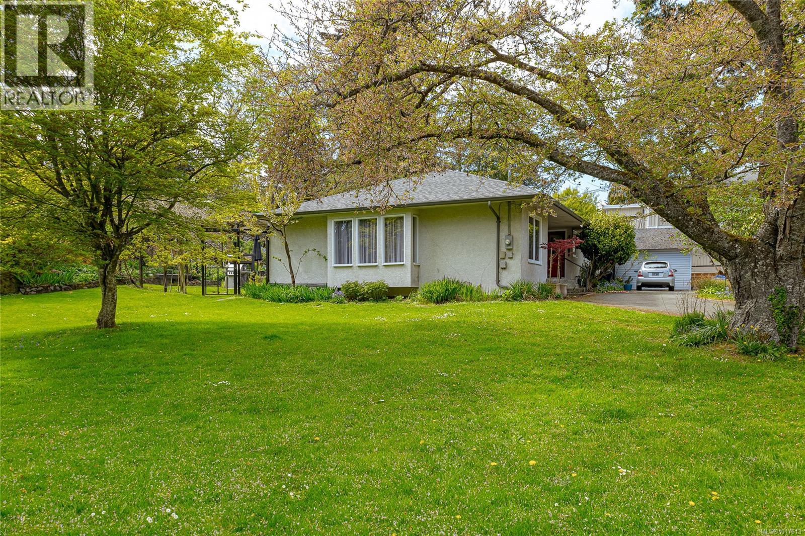  886 Cunningham Road, Esquimalt
