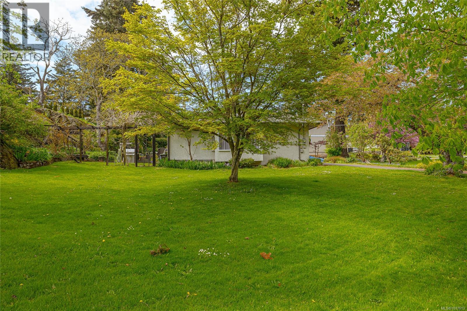  886 Cunningham Road, Esquimalt