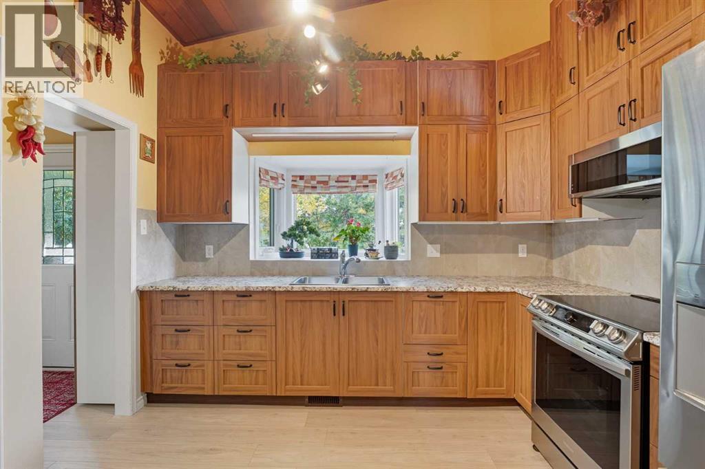 Single Family House 4 Level for Sale in  Braemar Place SW Braeside Calgary 