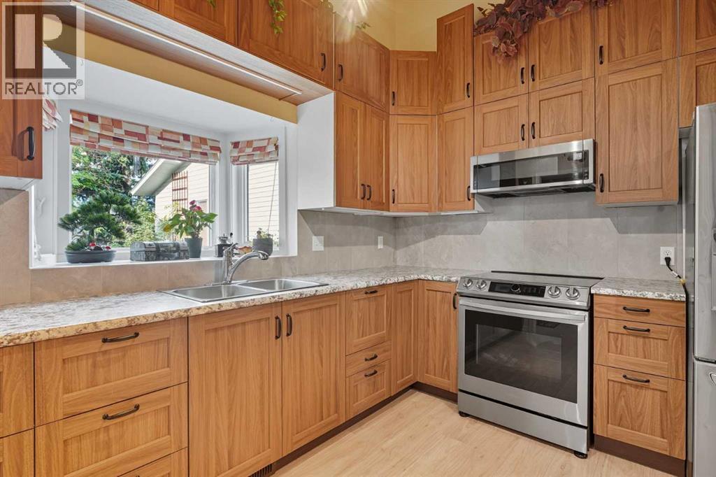 Single Family House 4 Level for Sale in  Braemar Place SW Braeside Calgary 