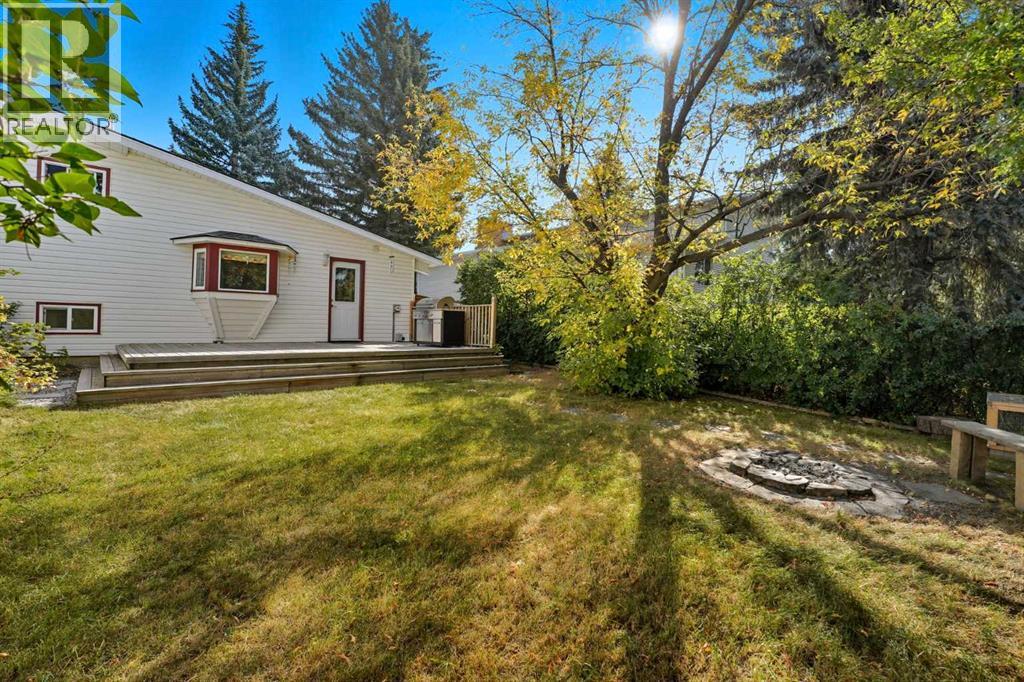 Single Family House 4 Level for Sale in  Braemar Place SW Braeside Calgary 